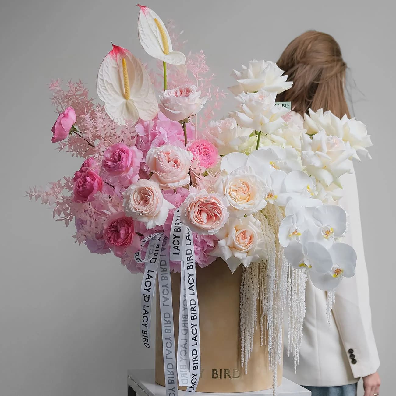 ‘Bolero’ flower box from the bestseller line — an arrangement that needs no vase is the kindest gift logistics