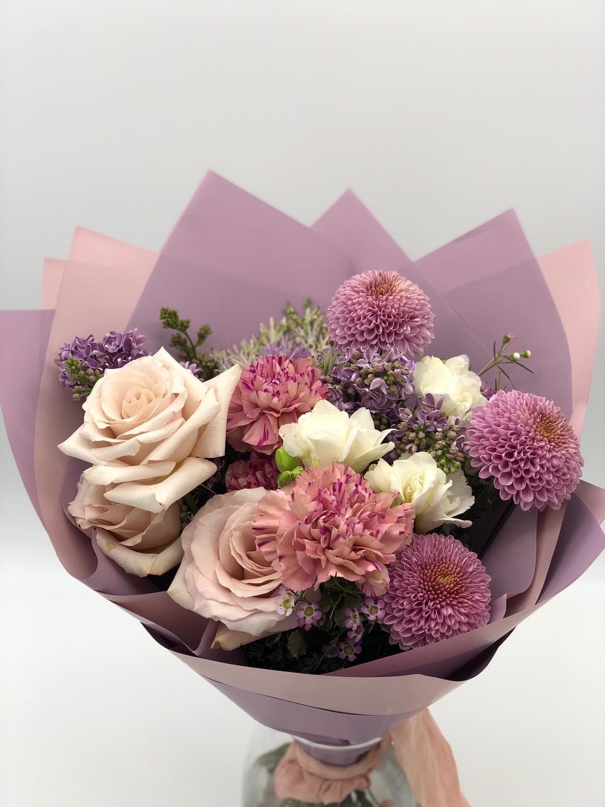 نيكول تان بدأت Hiraya Flowers ستوديو منزلياً — وخلال ثلاث سنوات صار ستوديو متكاملاً