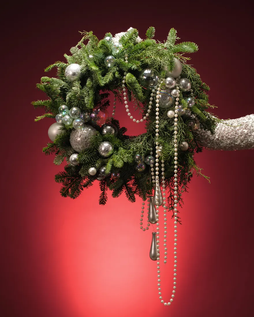 Christmas wreath in white and silver tones