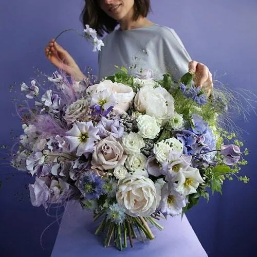Signature spreading bouquet